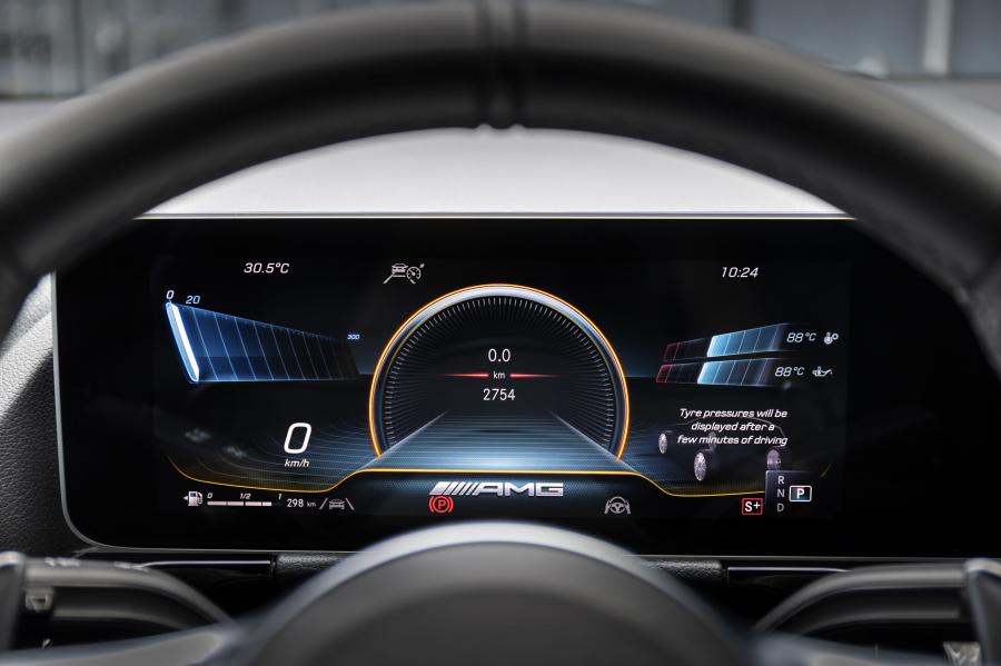 Панель приборов Mercedes-AMG GLA45 S 4Matic+ (H247) 2020 года  (WW) (фото 26 из 26)